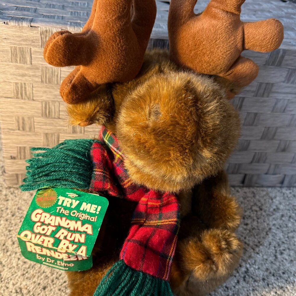 NWT Vintage 16" Dr. Elmo Grandma Got Runover by a Reindeer Musical Plush 1997-98 - Picture 7 of 16